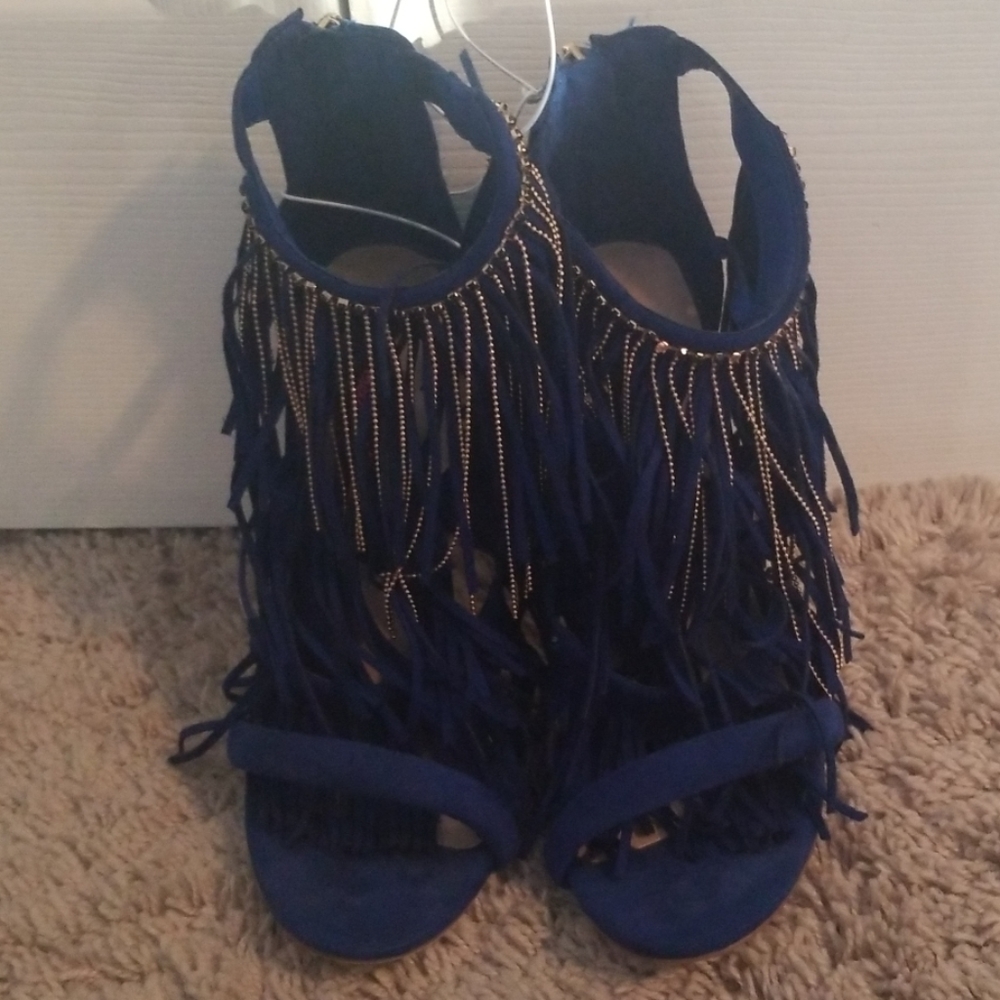 Size 7 Betseyville blue fringe heels